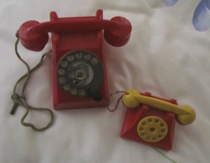 2 toy telephones